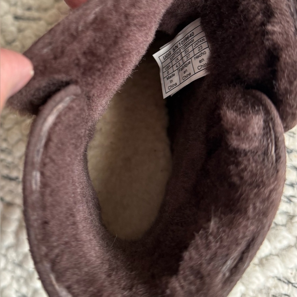 UGG Classic Short Leather Boots Brown Sheepskin Lined Women’s 6 EU 37 - Picture 11 of 12